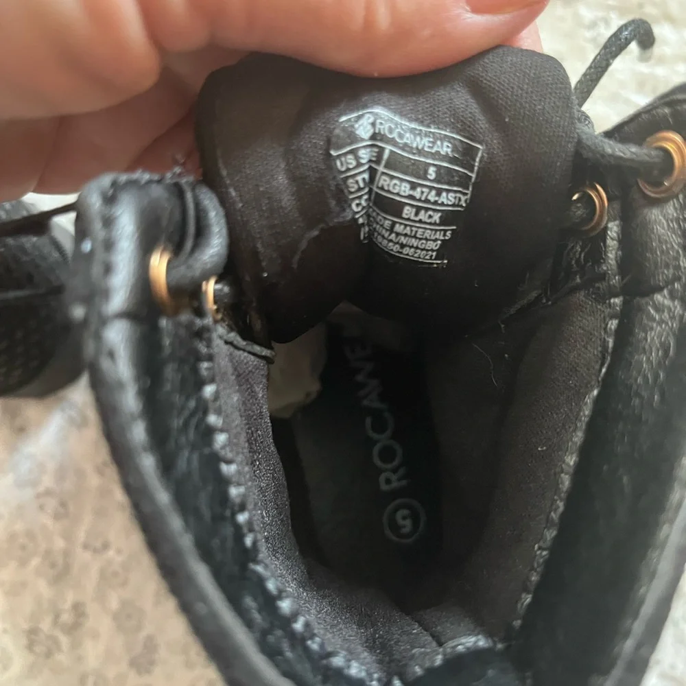 Kids Rocawear boots size 5